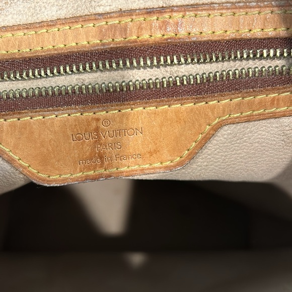 Authentic Louis Vuitton Monogram Bucket GM Shoulder Tote Bag - Picture 9 of 14